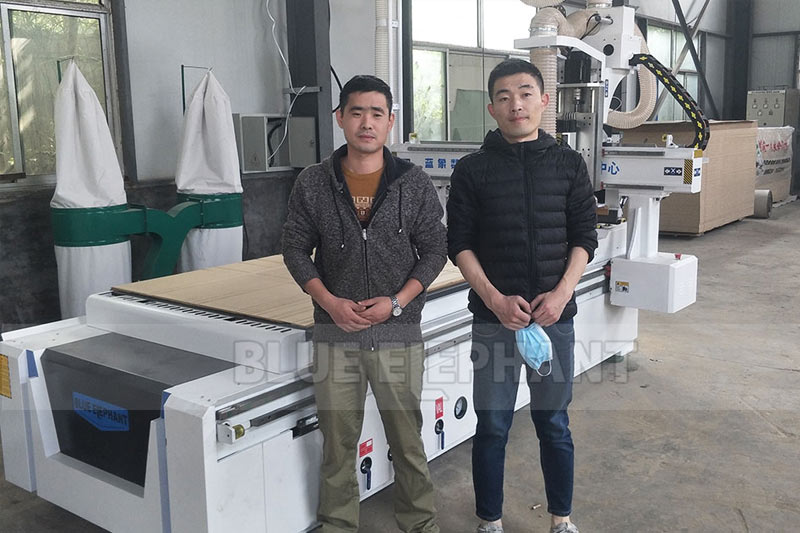 山东泰安XX全屋定制厂订购板式家具出产线